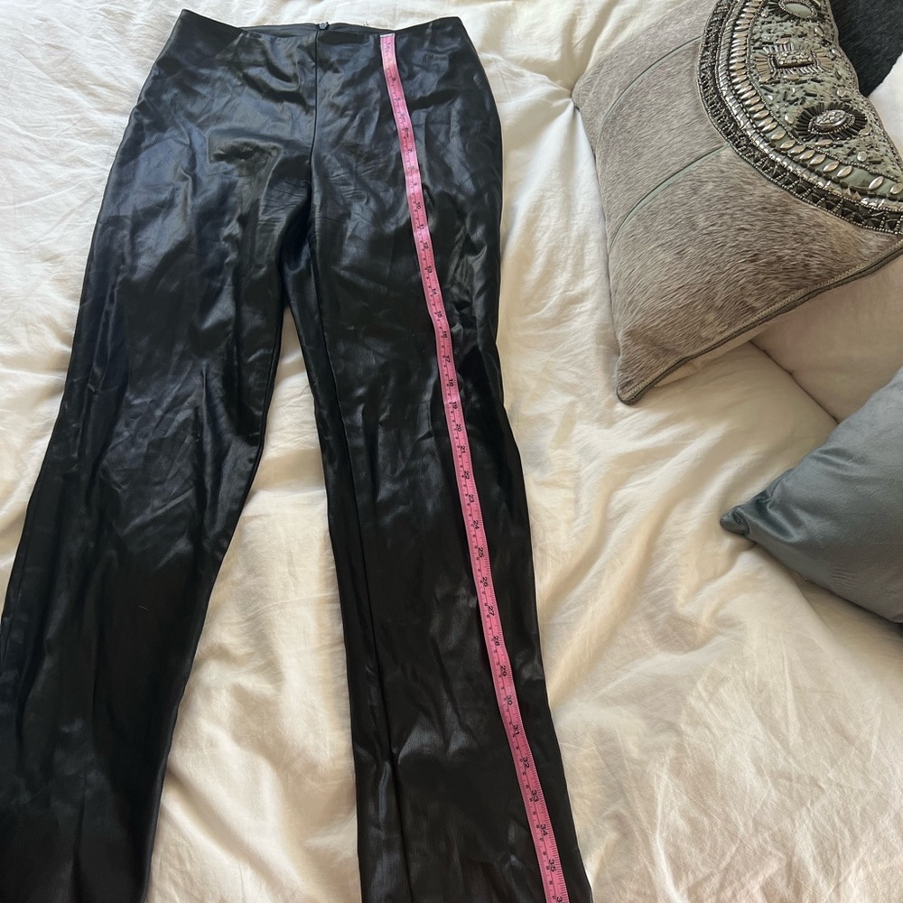 Soooo flattering. Vintage Bebe made in Italy black slinky pants 

13 inch